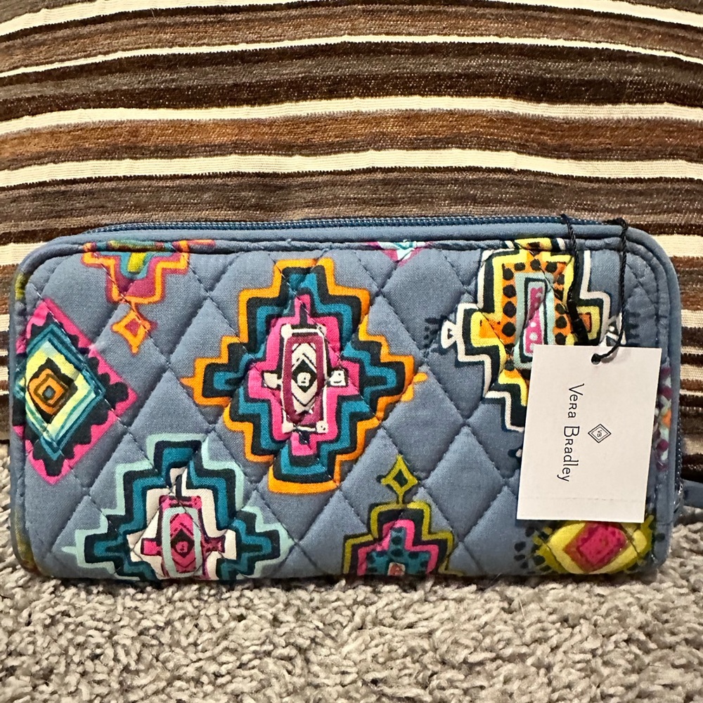 NWT Vera Bradley RFID Georgia wallet.  Painted Medallions